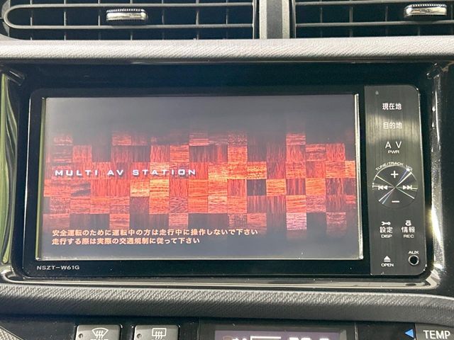 【純正ナビ】人気の純正ナビを装備しております。ナビの使いやすさはもちろん、オーディオ機能も充実！キャンプや旅行はもちろん、通勤や買い物など普段のドライブも楽しくなるはず♪