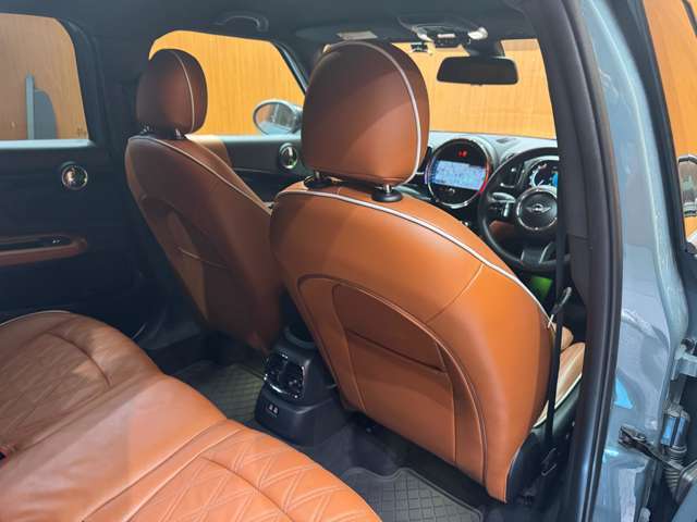 ご納車から最長5年保証もご用意しております。走行距離は無制限です。詳細はお問い合わせ下さい。遠方の方もご安心ください。全国のLIBERALA、ガリバー店舗でもアフターサービスを行っております。