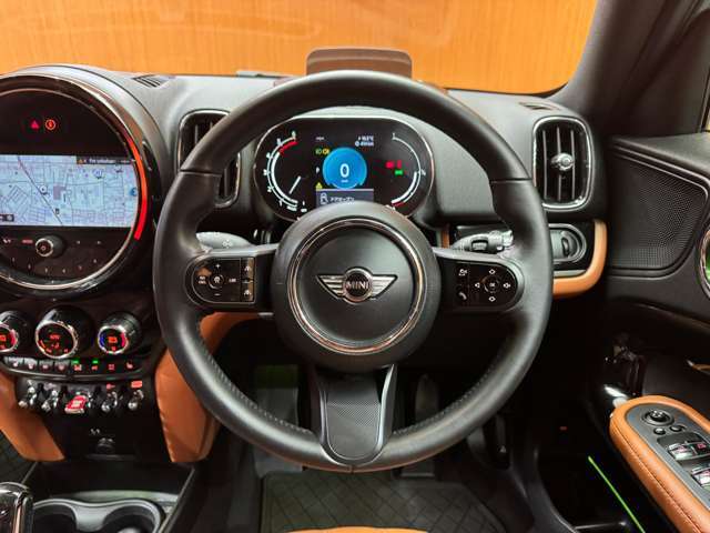 ご来店が難しいお客様もご安心下さい。自社での査定に加え、第三者機関に委託し、車両の鑑定を行っております。