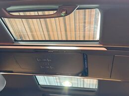 【パノラマルーフ】大型のガラスルーフ搭載で車内の解放感が一気にアップ！開放的なドライブをお楽しみいただけます。