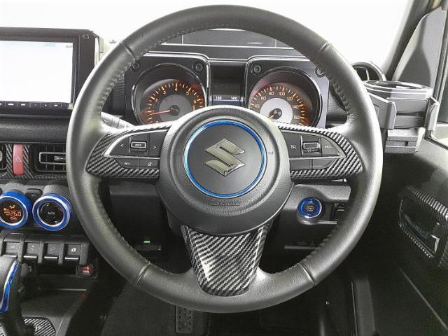 WECARSの展示場では実際に見て、触ってお車をお選びいただけます！知識の豊富な営業スタッフが様々なカーライフをご提案いたします！