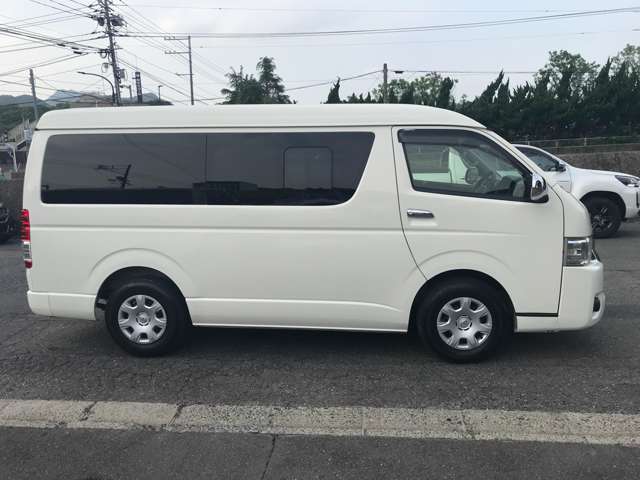 【運転席側】　4ドアミニバンです！