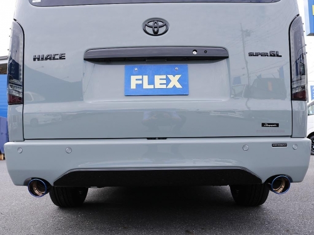 リアバンパーもはセンターディフューザーをブラックに塗分けし、2本だしのマフラーカッターを装着いたしました！