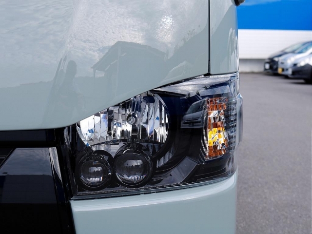 ヘッドライトは艶ありのブラックにてインナー塗装済み♪