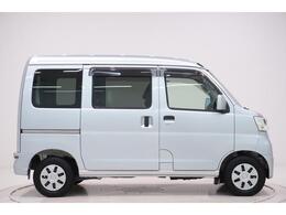 県内13店舗にて常時500台以上ダイハツ車を展示中です。見て、触って、納得のいく一台をぜひ見つけてください。