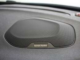 harman/kardon製のプレミアムサウンド・オーディオシステムを装備　650Wの出力を持ち、10のスピーカーから包まれるようなサウンドを楽しめます