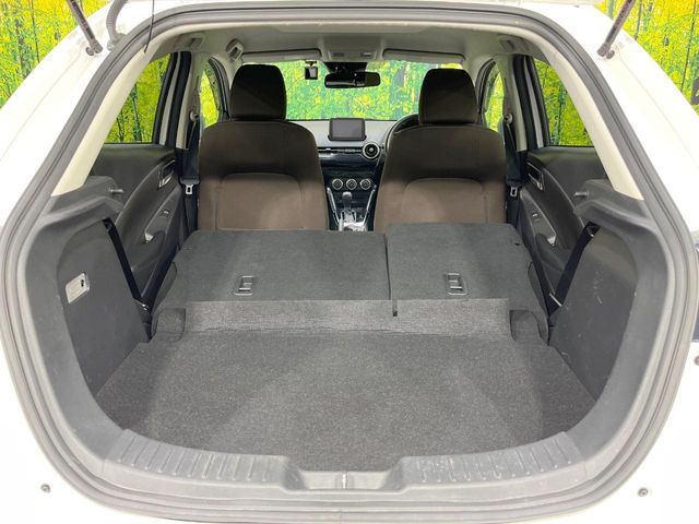 普段のお買い物や通勤、送迎等に十分な荷室スペースを確保しております。セカンドシートを倒すと、大きな荷物の積載も可能です♪