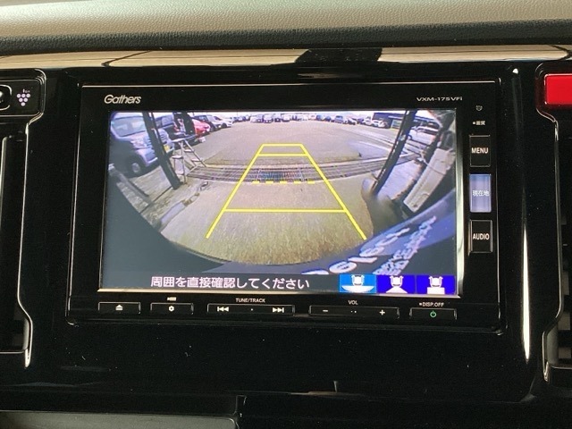 バックモニターにガイド線表示付きなので車庫入れも安心【カメラアングルは3パターンから選べます】知らない道でも安心して楽しくお出かけができます。