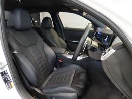 ブラックヴァーネスカレザーシート青ステッチ