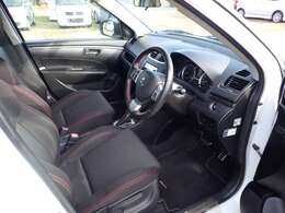 運転席ドアから見た内装です。とてもキレイな状態です。