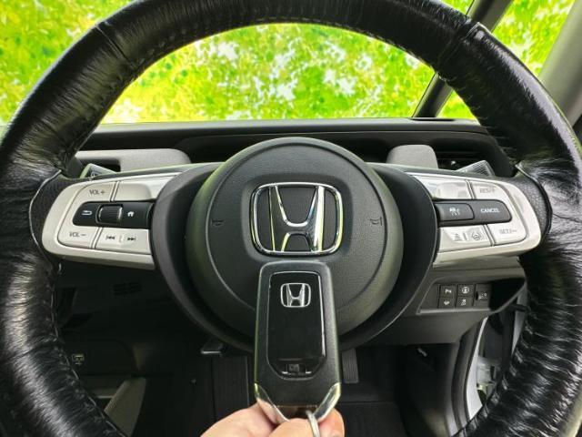 WECARSの展示場では実際に見て、触ってお車をお選びいただけます！知識の豊富な営業スタッフが様々なカーライフをご提案いたします！