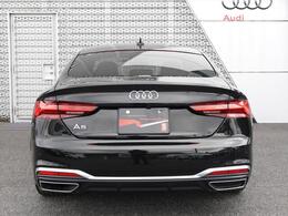 躍動感あふれるスポーティなリヤスタイル。