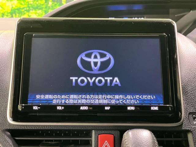 【純正9型ナビ】人気の純正ナビを装備。オーディオ機能も充実しており、Bluetooth接続すればお持ちのスマホやMP3プレイヤーの音楽を再生可能！毎日の運転がさらに楽しくなります！！