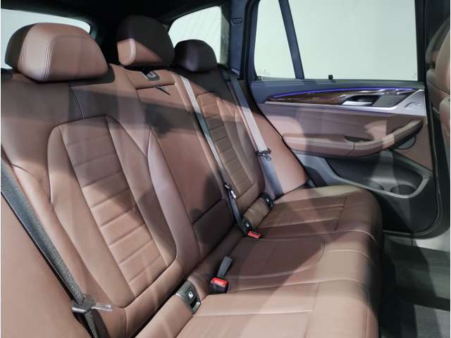【エアバック】BMWのエアバックやその他の安全装備は、互いに補完しあう事で徹底した安全性を貫きます。万一の事故の際にそれぞれ最適な保護を提供してくれます！