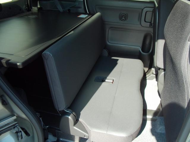 ご覧のように後席にも大人2名様がお座りいただけます☆