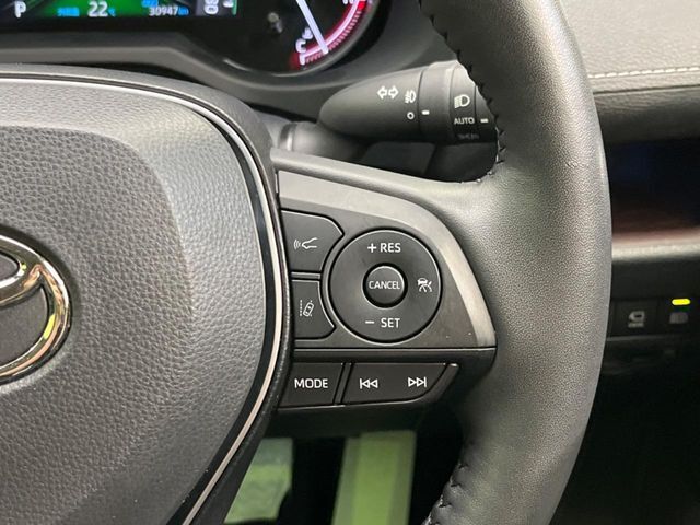 【レーダークルーズコントロール】高速道路での長距離走行が楽に！！自動で速度を保つクルーズコントロールが、衝突軽減システムと連携し、前方の車両を感知して車間を保つように速度調節してくれます！！