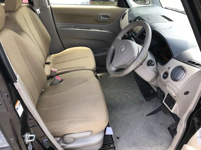 年式相応ですが、納車時にはできる限りキレイに納車させていただきます。どうしても気になるところ等ありましたら、低価格にてお直しいたしますので、何なりとお申し付けください。