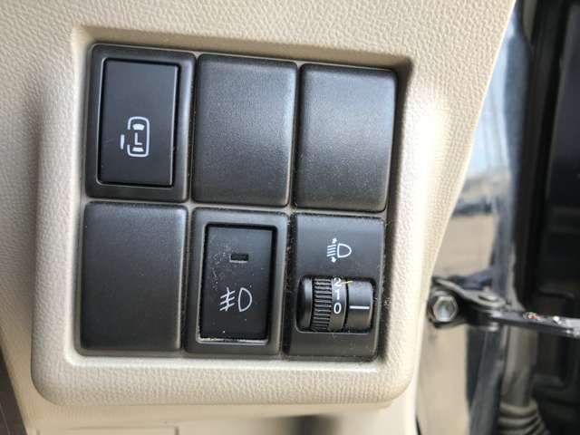 年式相応ですが、納車時にはできる限りキレイに納車させていただきます。どうしても気になるところ等ありましたら、低価格にてお直しいたしますので、何なりとお申し付けください。