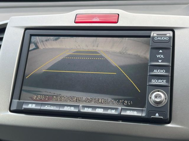【バックカメラ】駐車時に後方がリアルタイム映像で確認できます。大型商業施設や立体駐車場での駐車時や、夜間のバック時に大活躍！運転スキルに関わらず、今や必須となった装備のひとつです！