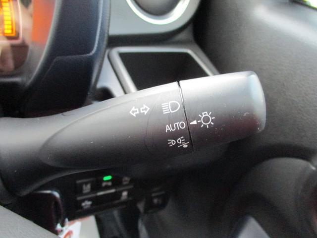 オートライト搭載なので暗くなると自動でライトが付いて便利です！対向車への視認性も向上するので安全面もUPしますね♪