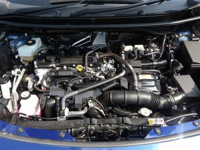 キレイなエンジンル-ム♪　油汚れを専用洗剤で落とし、高圧水で洗浄＆樹脂部分は、艶出し剤で磨き上げました☆☆☆ピカピカ、キレイ☆☆☆