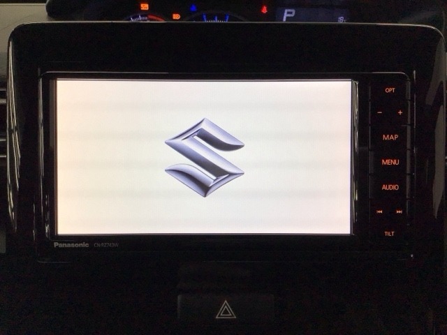 【オーディオ機能】ナビに一体のオーディオは、フルセグTVの他にDVD/CDプレーヤーを装備♪もちろんFM/AMラジオもお聞きいただけますよ♪