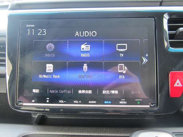 ナビゲーションはギャザズ9インチメモリーナが装着されております。AM、FM、CD、DVD再生、音楽録音再生、フルセグTV、Bluetoothがご使用いただけます。