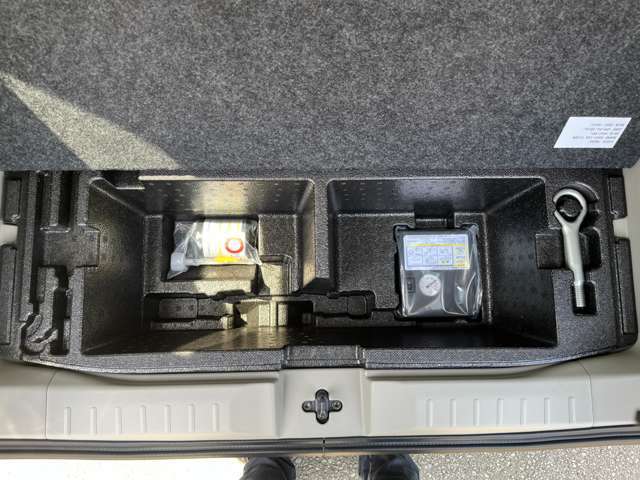 ご希望によりオプションパーツ等のご購入、及び取り付けが可能です。その他にも持ち込みパーツなどの取付にも対応しております！！あなたのお車を素敵にドレスアップするお手伝いをいたします。お気軽にどうぞ！！