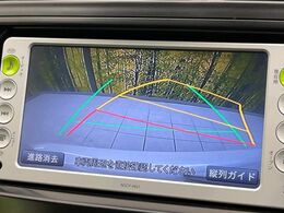 【バックカメラ】駐車時に後方がリアルタイム映像で確認できます。大型商業施設や立体駐車場での駐車時や、夜間のバック時に大活躍！運転スキルに関わらず、今や必須となった装備のひとつです！