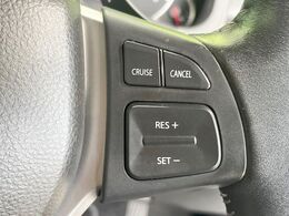 【クルーズコントロール】高速道路もラクラク走行。アクセルを離しても一定速度で走行ができ、長距離運転時の負担を軽減！加速・減速も簡単なスイッチ操作で調整できます。