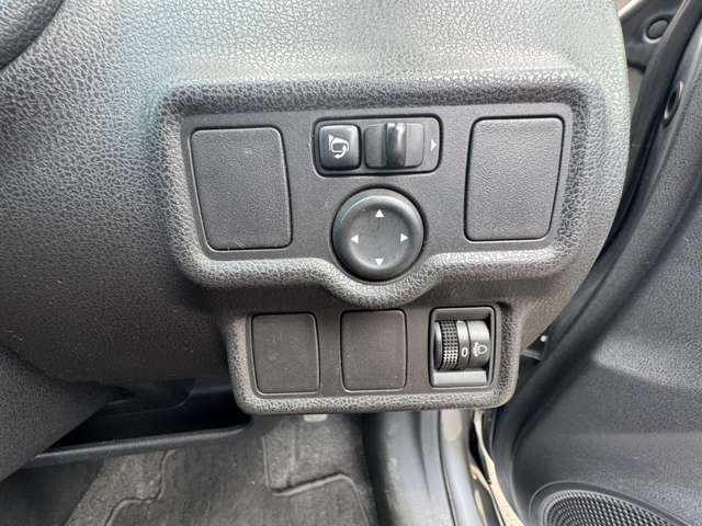 【運転席操作部】運転に役立つ機能ばかり！快適なドライブにしてくれること間違いなし！！