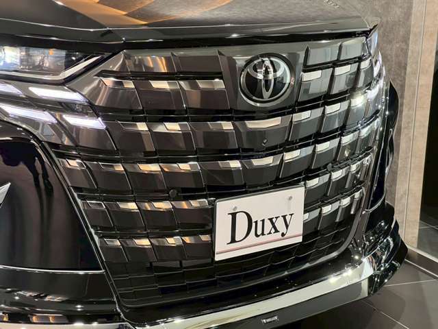 迫力のフロントフェイス☆彡皆様のセンスで素敵なお車に仕上げてください☆彡　私たちはドレスアップ、カスタムのお手伝いをさせて頂きます。　じっくりしっかりご意見を伺いながら素敵なお車に仕上げて参ります☆彡