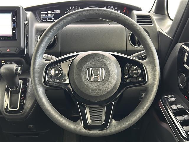 【ステアリング】軽い力で扱いやすいハンドルです。除菌プランいれていただくとさらに快適に！清潔なお車はお子様にも安心ですね！