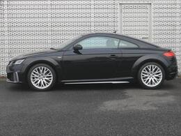 全車両に標準装備の純正アルミホイールは、純正ならではのバランスの良いデザインと、走行安定性をお楽しみ頂けます。