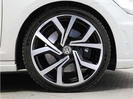 ■ゴルフGTIパフォーマンス用19インチアルミホイール　■タイヤ235/35R19
