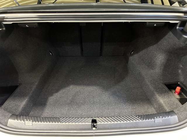 上質でお買い求めやすい輸入中古車をご案内しております。お客様のお好みに合った弊社在庫よりお選びくださいませ。