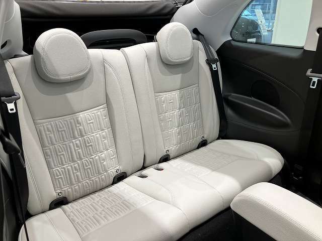 車内もキレイで嫌な臭いもありません☆車内の臭い、汚れが気になる方は内装のスチームクリーナーも施工可能です♪