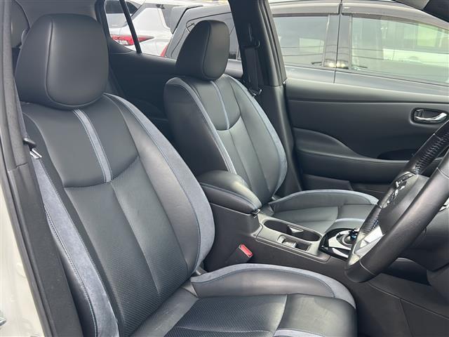 店舗にて現車の確認もいただけますので、お電話で在庫のご確認の上是非ご来店くださいませ。