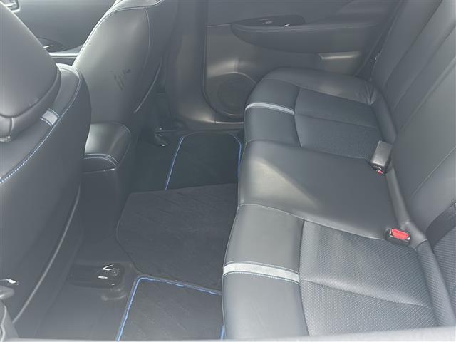 店舗にて現車の確認もいただけますので、お電話で在庫のご確認の上是非ご来店くださいませ。