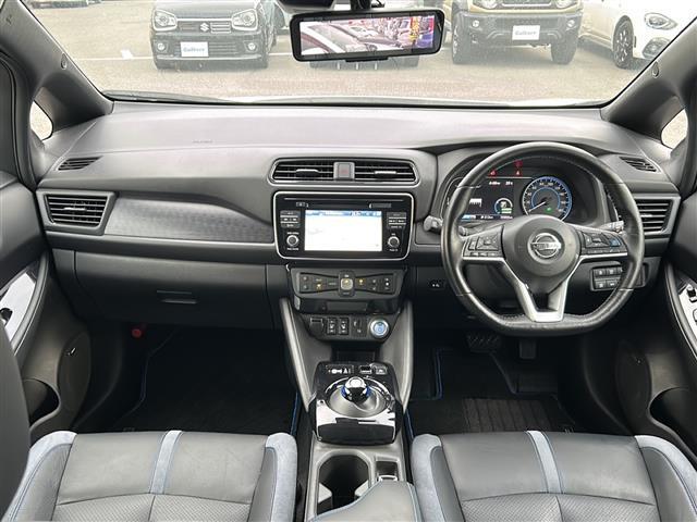 店舗にて現車の確認もいただけますので、お電話で在庫のご確認の上是非ご来店くださいませ。