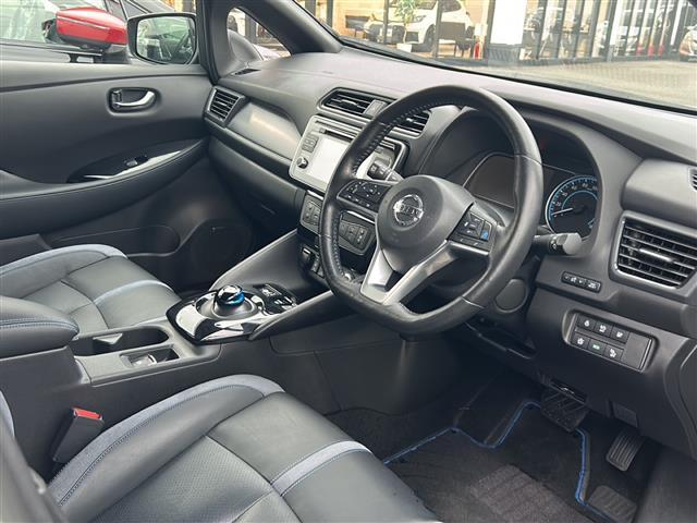 店舗にて現車の確認もいただけますので、お電話で在庫のご確認の上是非ご来店くださいませ。