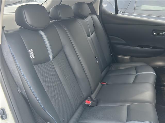 店舗にて現車の確認もいただけますので、お電話で在庫のご確認の上是非ご来店くださいませ。