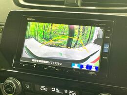 【バックカメラ】駐車時に後方がリアルタイム映像で確認できます。大型商業施設や立体駐車場での駐車時や、夜間のバック時に大活躍！運転スキルに関わらず、今や必須となった装備のひとつです！