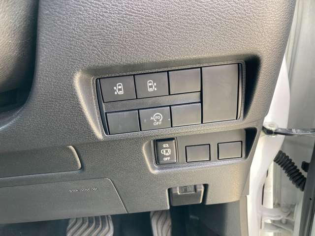 運転席右側に各種スイッチがあります！