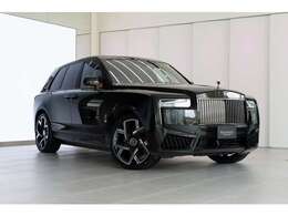 エクステリアカラーはBalck Diamond（ブラックダイアモンド）でございます。