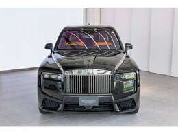 全幅2,000mmの迫力あるフロントマスク