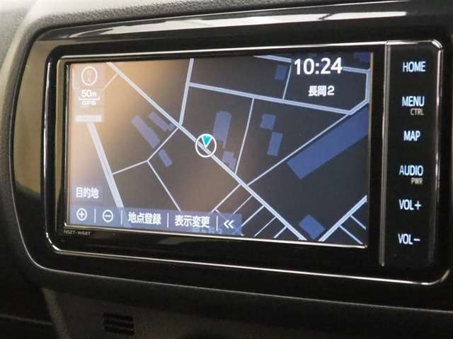 純正ナビを装備。タッチパネル式で使いやすく、お出かけもラクラクです。