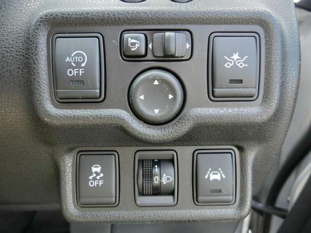 アイドリングストップ、電格ドアミラー、レーダーブレーキサポート、横滑り防止、ヘッドライトレベライザー、車線逸脱警報。