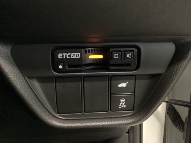 ビルトインタイプの【ETC】で見た目もスッキリ。高速道路の利用にとても便利です。