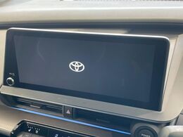 【12.3インチディスプレイオーディオ】スマートフォンと連携が可能な大画面ディスプレイオーディオです。スマートフォンのナビ機能を使用したり、Bluetooth接続で音楽もお楽しみいただけます！